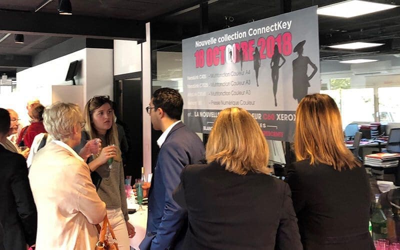 A l’occasion d’un déjeuner, les clients et partenaires de Xeroboutique Ouest et Xeroboutique 95 se sont retrouvés au Showroom de notre concession de Poissy.